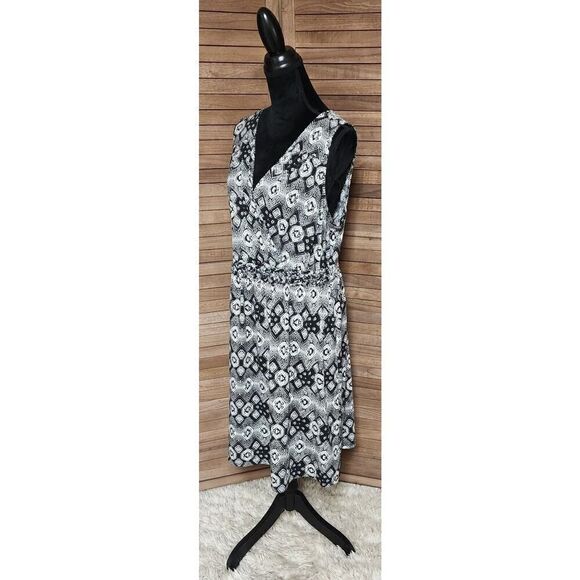 Faded Glory Women's Size 2X (18-20) Midi Dress Black & White Pattern Sleeveless - Picture 5 of 7